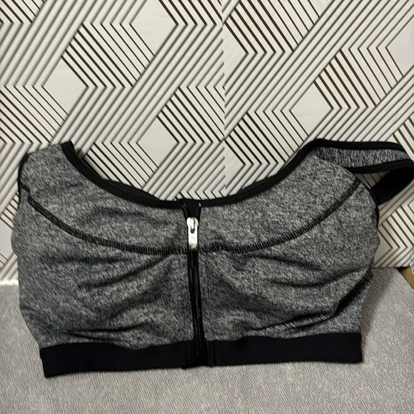 VSX sport bra 32DD Victoria secret’s high impact knock out front zip closure - Picture 2 of 10